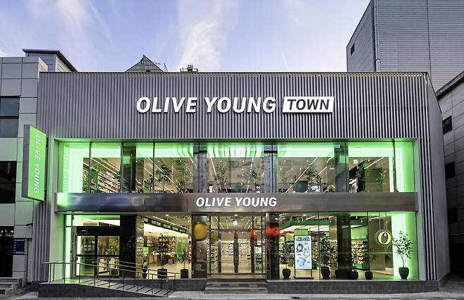 올리브영의 상권별 대표 매장인 ‘올리브영 타운’ 전경. CJ올리브영