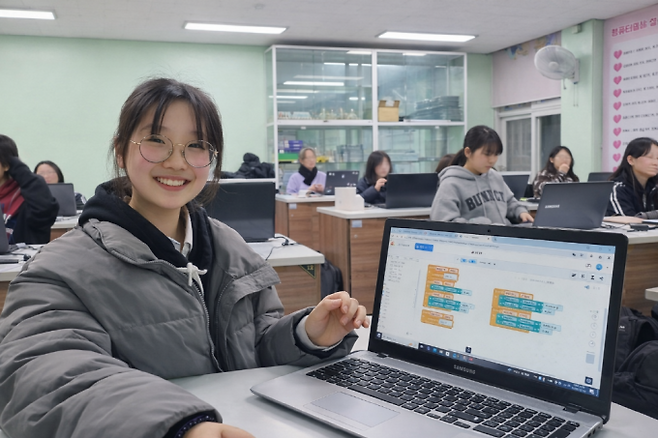 수업에 참여중인 신희지 한성여중 학생. 동아사이언스 제공