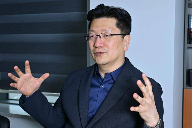 이승훈 서울대학교병원 신경과 교수가 뇌졸중의 원인과 대처법에 대해 설명하고있다. 강예진 기자