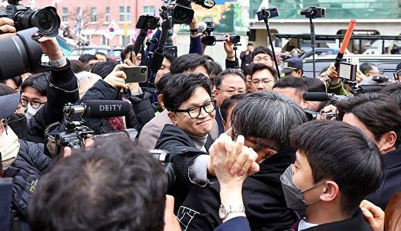 한동훈 국민의힘 전 대표가 27일 오후 대구 서문시장에 도착하고 있다 [사진=연합뉴스]