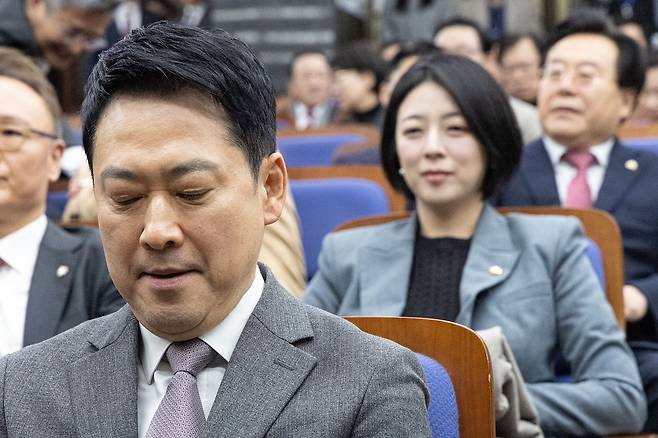 장동혁 국민의힘 대표가 23일 서울 여의도 국회에서 열린 의원총회에 참석하고 있다. 뉴스1