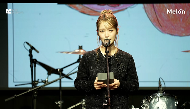 제23회 한국대중음악상 시상식에서 올해의 음악인으로 선정된 가수 한로로. 유튜브 갈무리