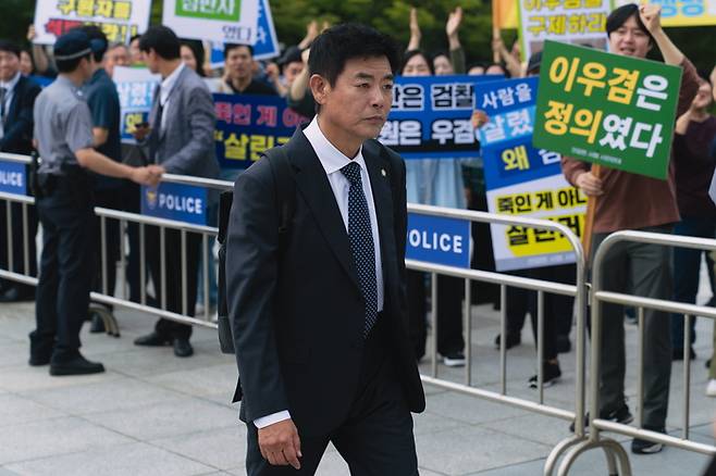 ‘블러디 플라워’ 성동일. 사진ㅣ월트디즈니컴퍼니 코리아