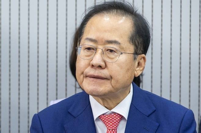 이재명 대통령이 다주택자와 투자 목적의 1주택 보유자까지 겨냥한 강도 높은 부동산 정책을 예고한 가운데 홍준표 전 대구시장이 부동산 자금을 증시로 유도해야 한다는 취지의 발언을 했다. [뉴시스]