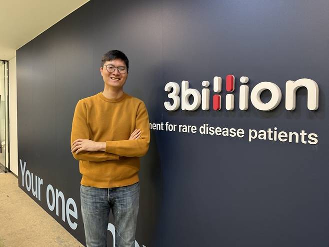 금창원 쓰리빌리언 대표가 지난 19일 서울 강남구에 위치한 쓰리빌리언 본사에서 진행한 머니투데이와의 인터뷰에서 기념사진을 촬영하고 있다./사진=김선아 기자