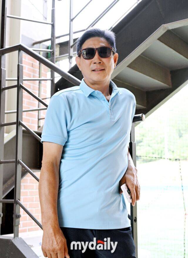 지난해 7월 강원도 횡성에서 열린 제2회 마이데일리배 전국유소년야구대회 현장을 찾은 한대화 전 감독. /송일섭 기자