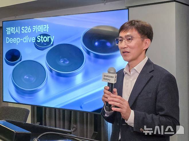 [샌프란시스코=뉴시스]5일(현지시간) 미국 샌프란시스코에서 진행된 갤럭시 카메라 혁신 브리핑에서 조성대 삼성전자 MX사업부 비주얼솔루션팀장(부사장)이 갤럭시 S26 시리즈의 카메라 혁신에 대해 소개하고 있다. (사진=삼성전자 제공)