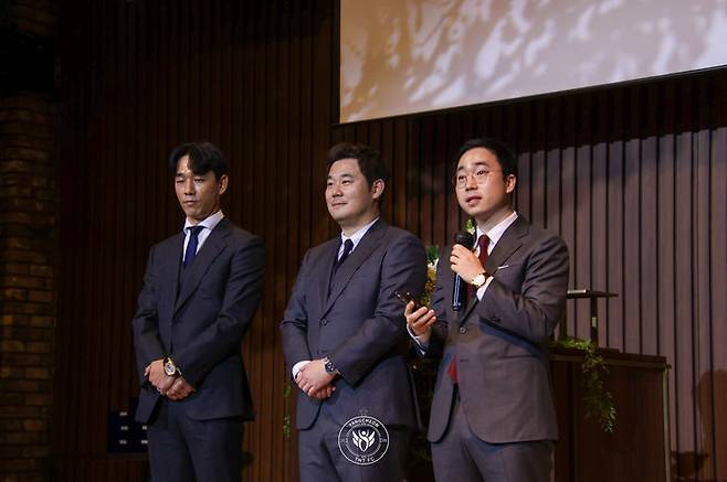 [서울=뉴시스] K5 디비전리그 양천 TNT FC의 박주영, 김태륭, 강남구 공동대표. (사진=양천 TNT FC 제공) 2026.02.27. photo@newsis.com *재판매 및 DB 금지