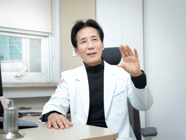 정해일 서울적십자병원 소아청소년과 교수가 RSV 예방접종의 중요성에 대해 설명하고 있다. 사진 제공=서울적십자병원