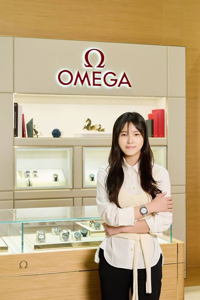 ▲ 최가온 오메가 시계 공식 전달 ⓒ오메가