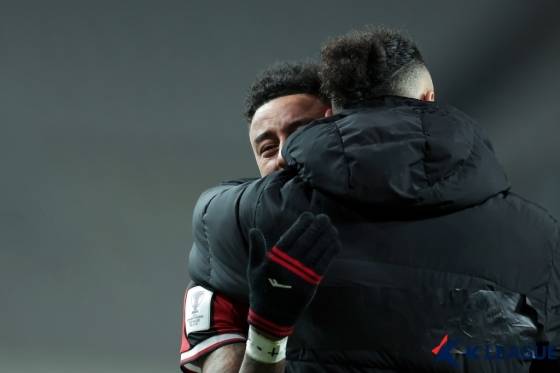 서울월드컵경기장에서 열린 멜버른 시티와의 AFC 챔피언스리그 경기를 끝으로 서울 고별전을 치른 FC서울 제시 린가드가 아쉬움의 눈물을 흘리고 있다. /사진=한국프로축구연맹 제공