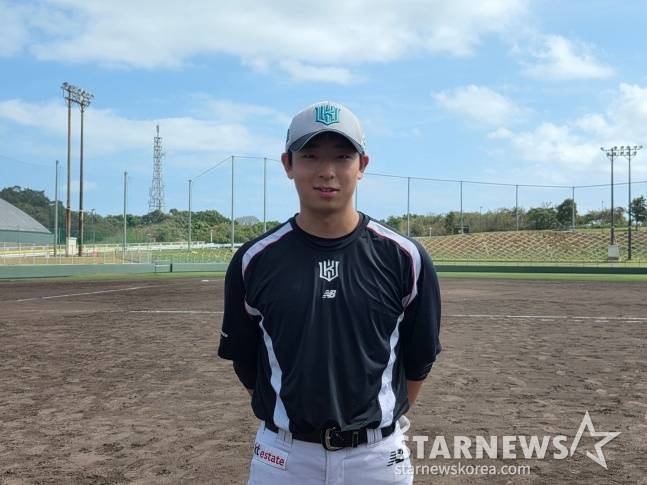 KT 이강민이 26일 일본 오키나와현 우루마 구시카와 야구장에서 열린 2026 KT 스프링캠프 훈련을 마치고 인터뷰에 응했다. /사진=김동윤 기자