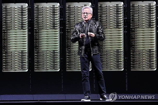 엔비디아 CES 2026 라이브에서 기조연설을 하는 젠슨 황 최고경영자(CEO) [연합뉴스 자료사진. 재판매 및 DB 금지]