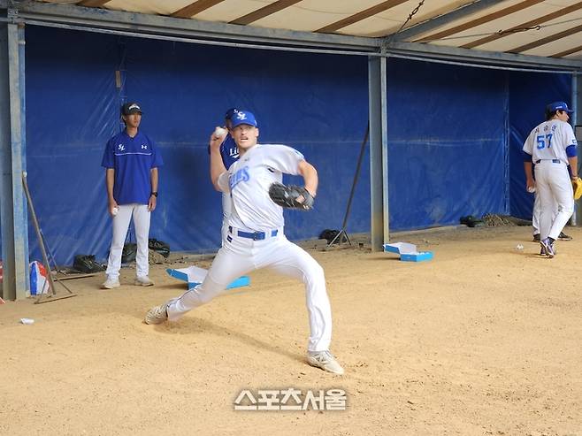 삼성 매닝이 20일 일본 오키나와 온나손 아카마 구장에서 불펜피칭을 하고 있다. 오키나와 | 김동영 기자 raining99@sportsseoul.com