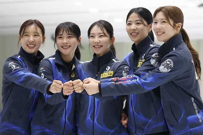 5G - 김은지·설예은(먹방돼지)·김수지·김민지·설예지(왼쪽부터). [연합뉴스]