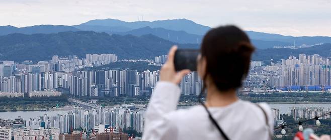 서울 남산에서 바라본 서초·강남 일대 아파트 모습.     사진=연합뉴스