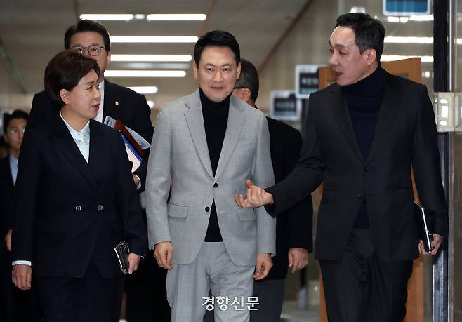 장동혁 국민의힘 대표가 지난 2월 26일 국회에서 열린 최고위원회의에 참석하고 있다. 권도현 기자