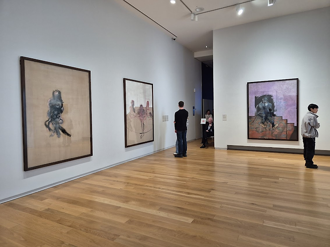 프란시스 베이컨의 미완성 페인팅©김슬기