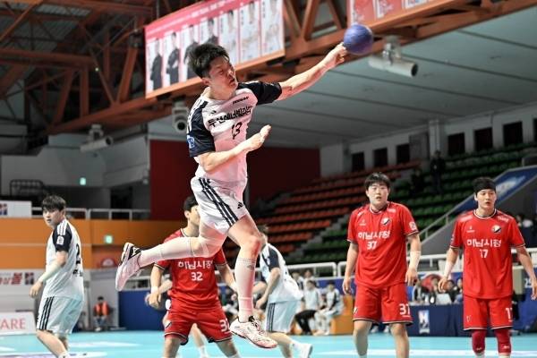 사진 두산 조태훈의 점프슛