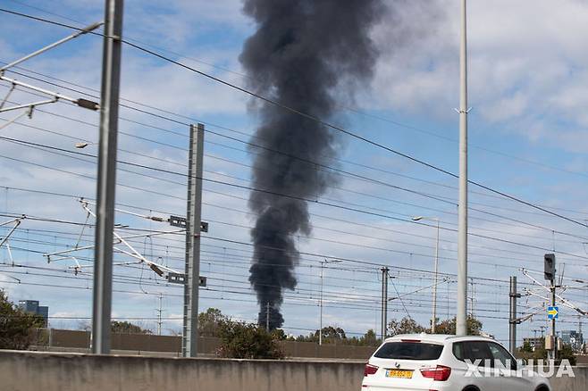 [텔아비브=신화/뉴시스] 정병혁 기자 = 미국이 이란에 대해 군사공격을 강행한 가운데 28일 이스라엘 텔아비브에서 짙은 연기가 피어오르고 있다. 2026.02.28.