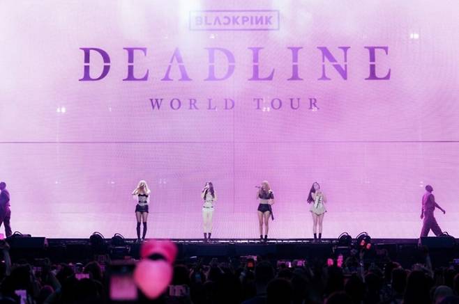 그룹 블랙핑크의 새 앨범, '데드라인'. YG엔터테인먼트 제공
