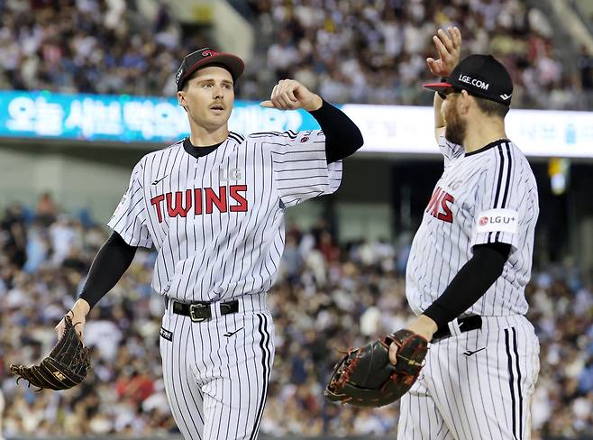 LG 앤더스 톨허스트(왼쪽)와 오스틴 딘. 뉴시스