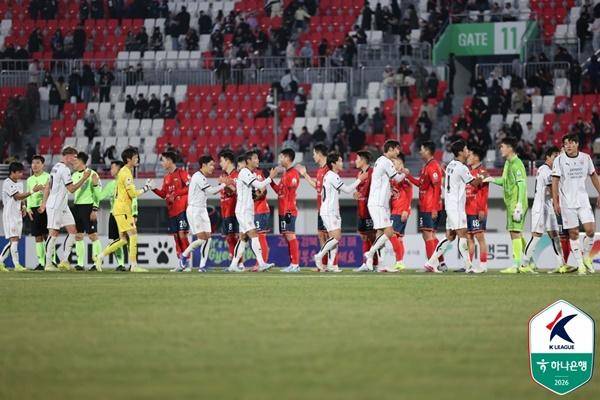 김천-포항 선수단 / 사진=한국프로축구연맹 제공