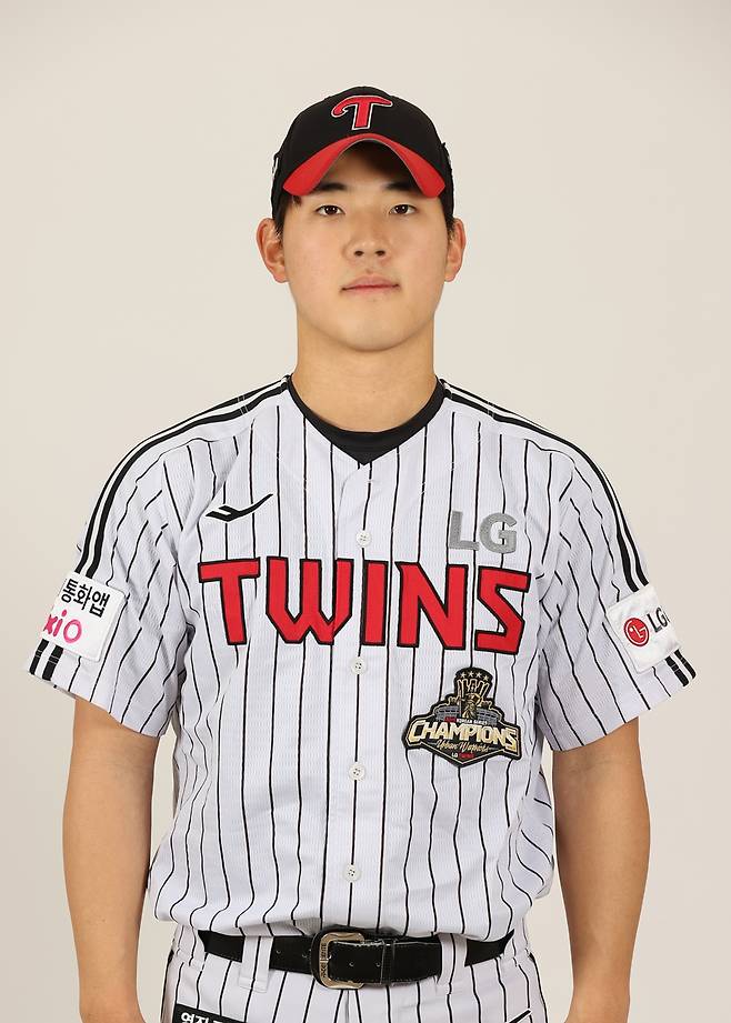 ▲ LG 왼손투수 조건희는 2021년 드래프트 3라운드 지명을 받고 LG 유니폼을 입었다. 아직 1군 기록은 없고, 1군 등록 경력조차 없는 '무명 선수'다. 하지만 2026년 1군 애리조나 스프링캠프에 동행한 뒤 2차 캠프지인 일본 오키나와까지 함께 한다. ⓒ LG 트윈스