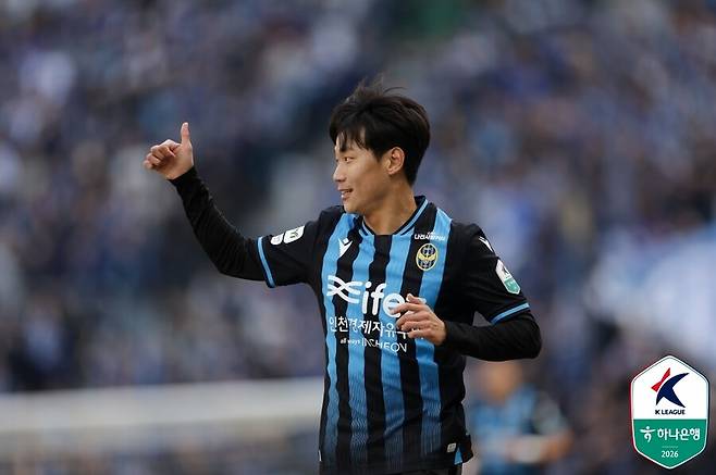 ▲ FC서울이&nbsp;28일 오후 2시 인천축구전용경기장에서 펼쳐진&nbsp;'하나은행 K리그1 2026' 개막전에서 인천 유나이티드를 2-1로 격파했다. 2024년 7월 이후 무려 581일 만에 펼쳐진 '경인더비'에서 승리하며 시즌 마수걸이 승리를 신고했다. 이날 승리로 서울은 상대 전적에서 12승 8무 11패로 우위를 점하게 됐다.&nbsp;ⓒ한국프로축구연맹