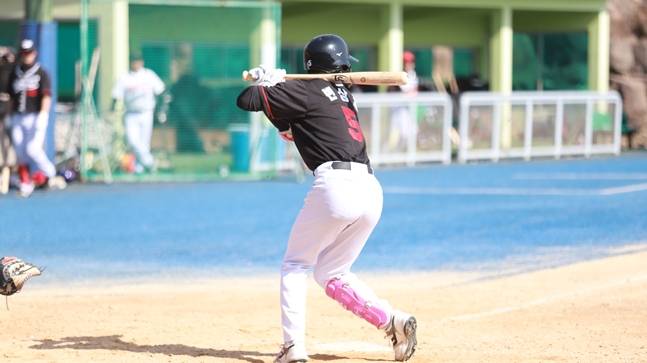 타격하는 변상권의 모습. /사진=울산 웨일즈