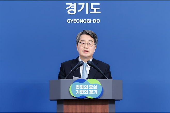▲ 14일 오전 경기도청 브리핑룸에서 김동연 경기지사가 서울시 시내버스 파업에 따른 도 비상수속대책 브리핑을 하고 있다. /사진제공=경기도
