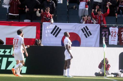 1일 전북 전주월드컵경기장에서 열린 하나은행 K리그1 2026 1라운드 전북 현대와 부천 FC의 경기. 후반전 부천 몬타뇨가 골을 넣은 뒤 세리머니하고 있다. 연합뉴스 제공