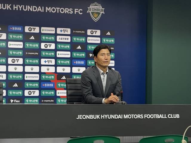 정정용 전북현대 감독이 1일 오후 2시 전주월드컵경기장에서 열린 하나은행 K리그1 2026 1라운드 홈 개막전 후 기자회견에서 취재진의 말에 대답하고 있다. 박현우 기자