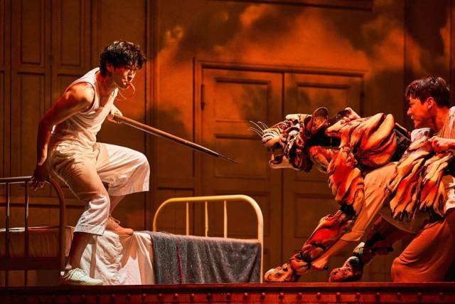 '라이프 오브 파이' 공연 스틸. 출연진은 박강현, 퍼핏티어 김시영 외. 에스앤코 제공