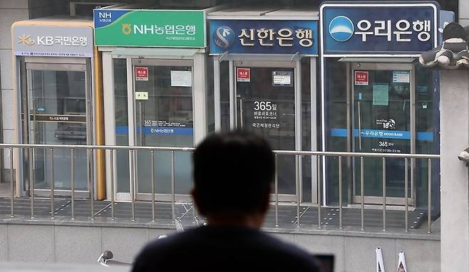 ▲금융위원회는 지난달 26일부터 '마이데이터 기반 자동 금리인하 요구 서비스'를 시행했다.