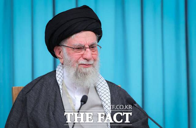 트럼프 대통령은 28일 오후 4시 37분(현지시간)께 SNS를 통해 "역사상 가장 사악한 인물 중 하나인 하메네이(사진)가 사망했다"고 밝혔다. /AP.뉴시스