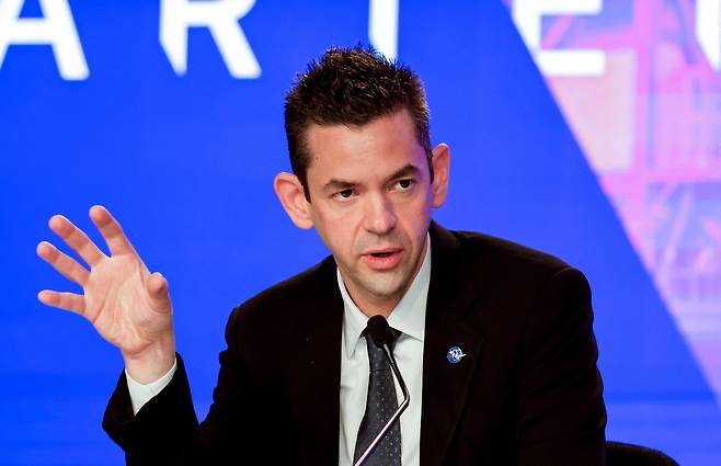 NASA 재러드 아이작막 국장이 아르테미스 프로젝트 계획 수정을 발표하고 있다./연합뉴스