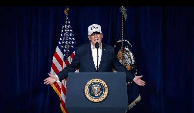 도널드 트럼프 미국 대통령이 지난달 28일 이란에 대한 공격 개시를 공식화했다. 트럼프 대통령은 이날 사회관계망서비스(SNS) 트루스소셜에 올린 8분짜리 영상을 통해 "조금 전 이란 내 중대 전투를 시작했다"며 미국의 이란 공격 사실을 확인했다. 트럼프 대통령 X 계정 캡처