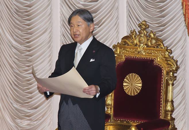 <yonhap photo-7319=""> 나루히토 일왕. [UPI=연합뉴스]</yonhap>
