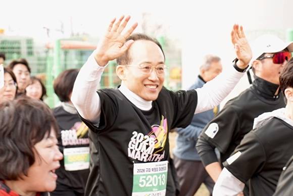 추경호 의원이 구미 박정희 마라톤 대회에서 시민들과 함께 마라톤을 뛰고 있다 [사진=추경호 의원실]
