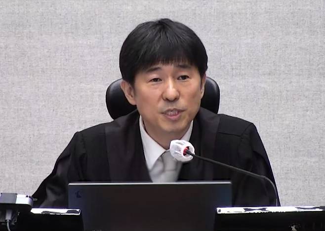 지난 2월 19일 서울중앙지법 형사25부 지귀연 재판장이 내란 사건 1심 선고를 진행하고 있다. 서울중앙지법 제공