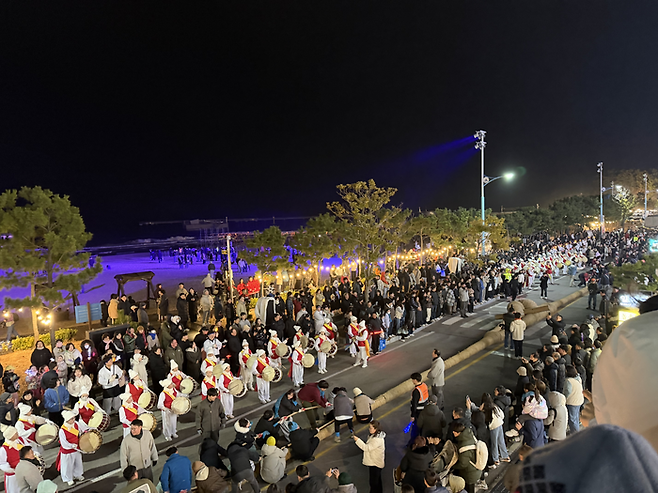 야간 횃불 기줄다리기 / 사진= 문서연 여행+ 기자