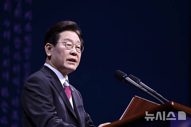 [서울=뉴시스] 최동준 기자 = 이재명 대통령이 1일 서울 강남구 코엑스에서 열린 제107주년 3·1절 기념식에서 기념사를 하고 있다. (청와대통신사진기자단) 2026.03.01. photocdj@newsis.com