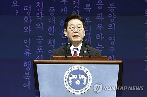 이재명 대통령, 3·1절 기념사 (서울=연합뉴스) 김도훈 기자 = 이재명 대통령이 1일 서울 강남구 코엑스에서 열린 제107주년 3·1절 기념식에서 기념사를 하고 있다. 2026.3.1  [청와대통신사진기자단] superdoo82@yna.co.kr