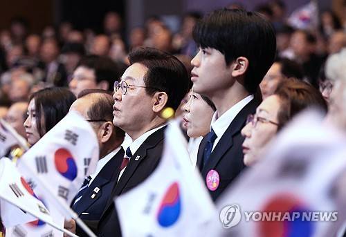 3·1절 노래 제창하는 이재명 대통령 [연합뉴스 자료사진]