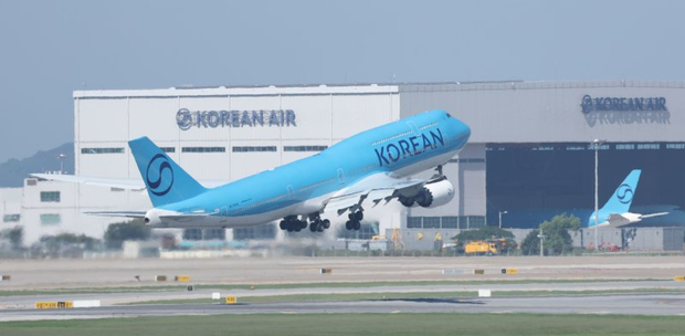 인천공항에서 이륙 중인 대한항공 항공기. 뉴스1