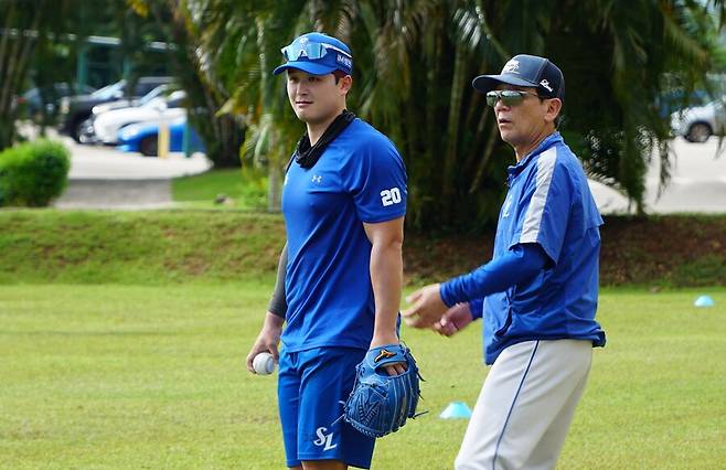 ▲ 왼쪽부터 최원태, 최일언 수석코치 겸 투수코치 ⓒ삼성 라이온즈