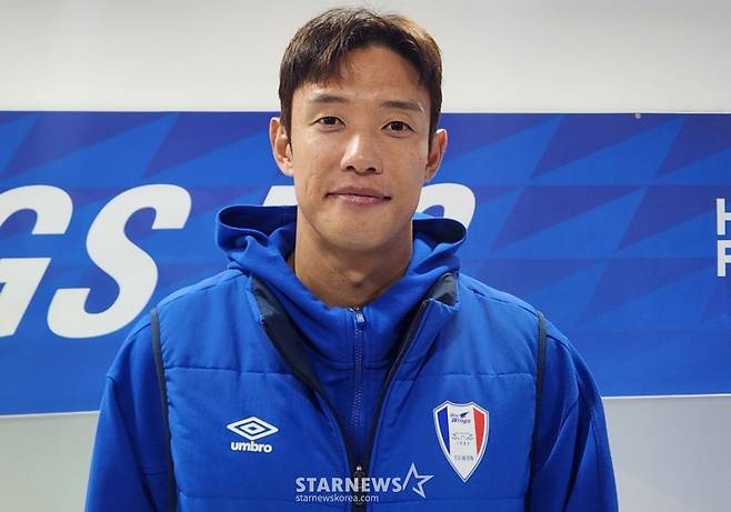 수원 삼성 데뷔전을 치른 뒤 믹스드존에서 만난 홍정호. /사진=박건도 기자