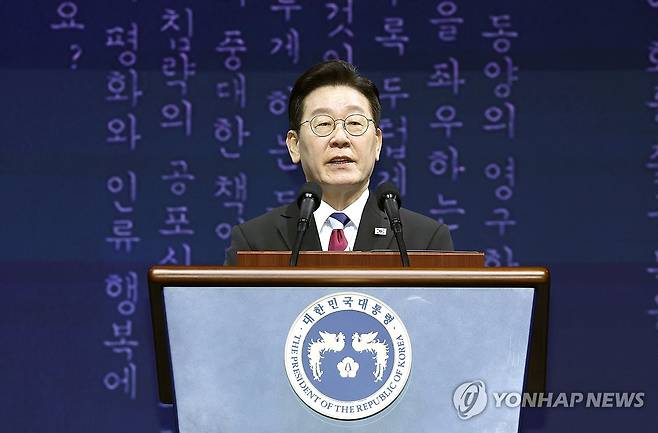 이재명 대통령, 3·1절 기념사 (서울=연합뉴스) 김도훈 기자 = 이재명 대통령이 1일 서울 강남구 코엑스에서 열린 제107주년 3·1절 기념식에서 기념사를 하고 있다.  2026.3.1  [청와대통신사진기자단] superdoo82@yna.co.kr