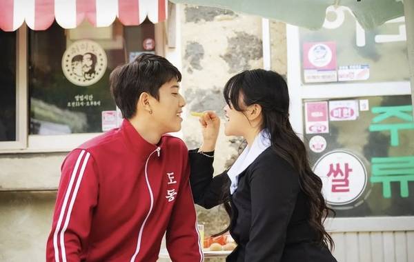 제주 동쪽에 위치한 레트로감성의 작은 슈퍼. 이색 의상 등으로 색다른 연출이 가능하다. /제주관광공사 제공